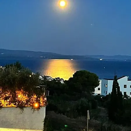 Fortuna - Cozy & Stylish With Pool And Sea View Τρογκίρ
