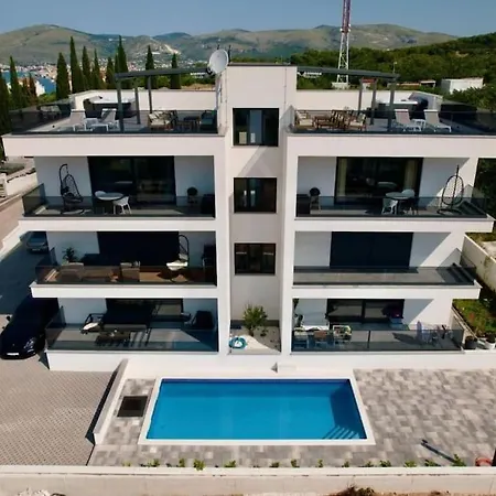 Fortuna - Cozy & Stylish With Pool And Sea View Διαμέρισμα Τρογκίρ